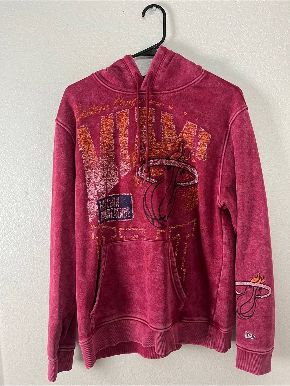 New Era Men's Miami Heat Distressed Maroon Pullover Hoodie Sz S Casual